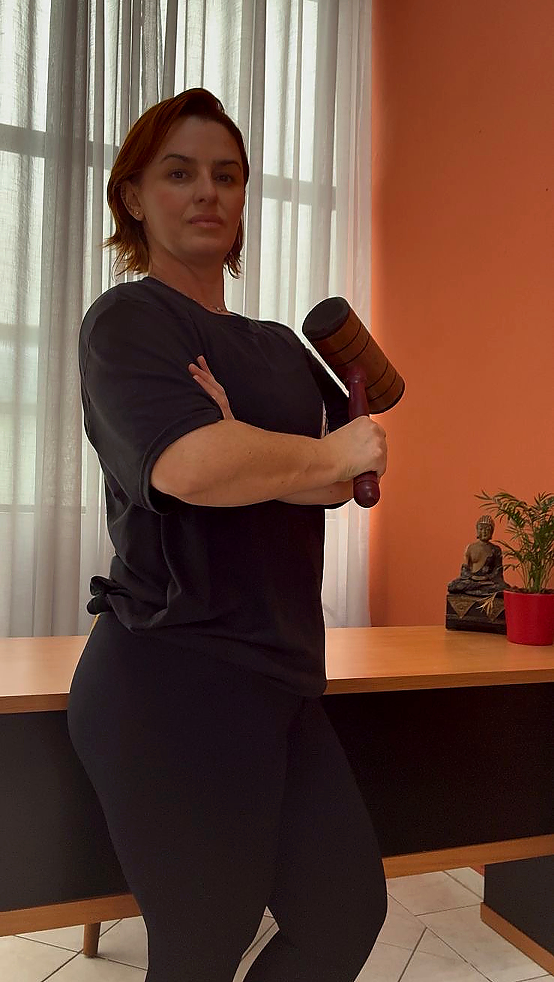 Tatiane Ferreira - Terapeuta Manual em seu ambiente acolhedor de atendimento na Vila Penteado, Itatiba - SP